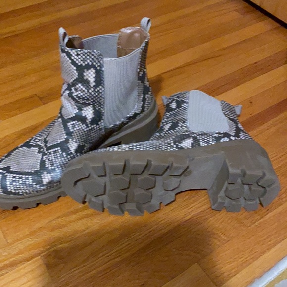 Snake skin boots - Picture 2 of 3